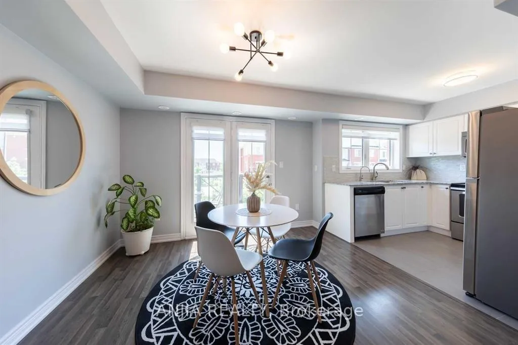 Photo 5 of Unit 14, 2504 Post Road, Oakville, River Oaks — HOMEH