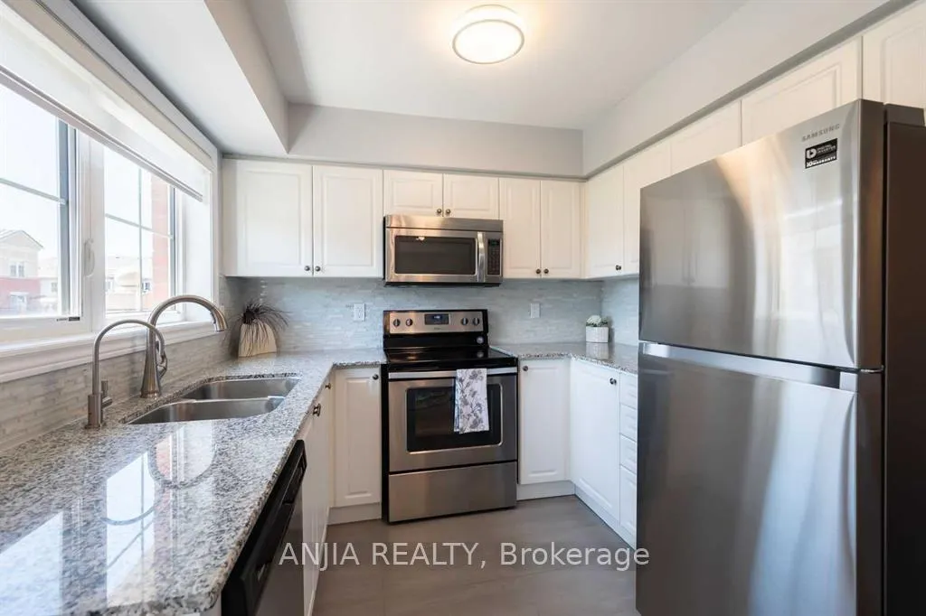 Photo 7 of Unit 14, 2504 Post Road, Oakville, River Oaks — HOMEH