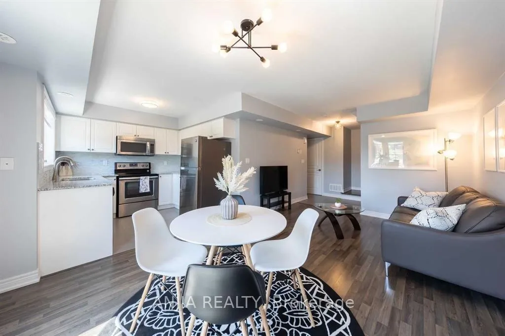 Photo 8 of Unit 14, 2504 Post Road, Oakville, River Oaks — HOMEH