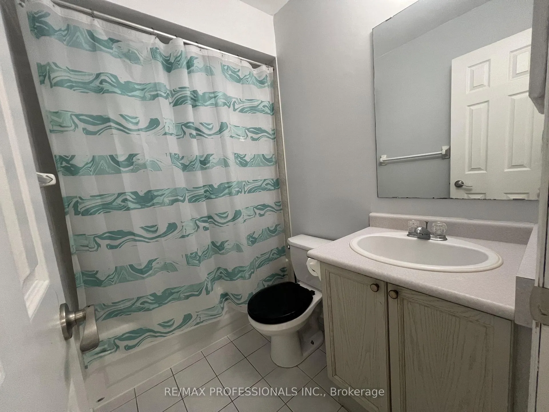 Photo 11 of 110 Springview Drive, Brampton, Brampton West — HOMEH