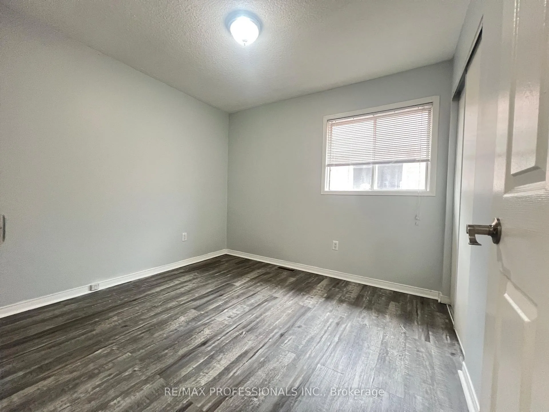 Photo 13 of 110 Springview Drive, Brampton, Brampton West — HOMEH