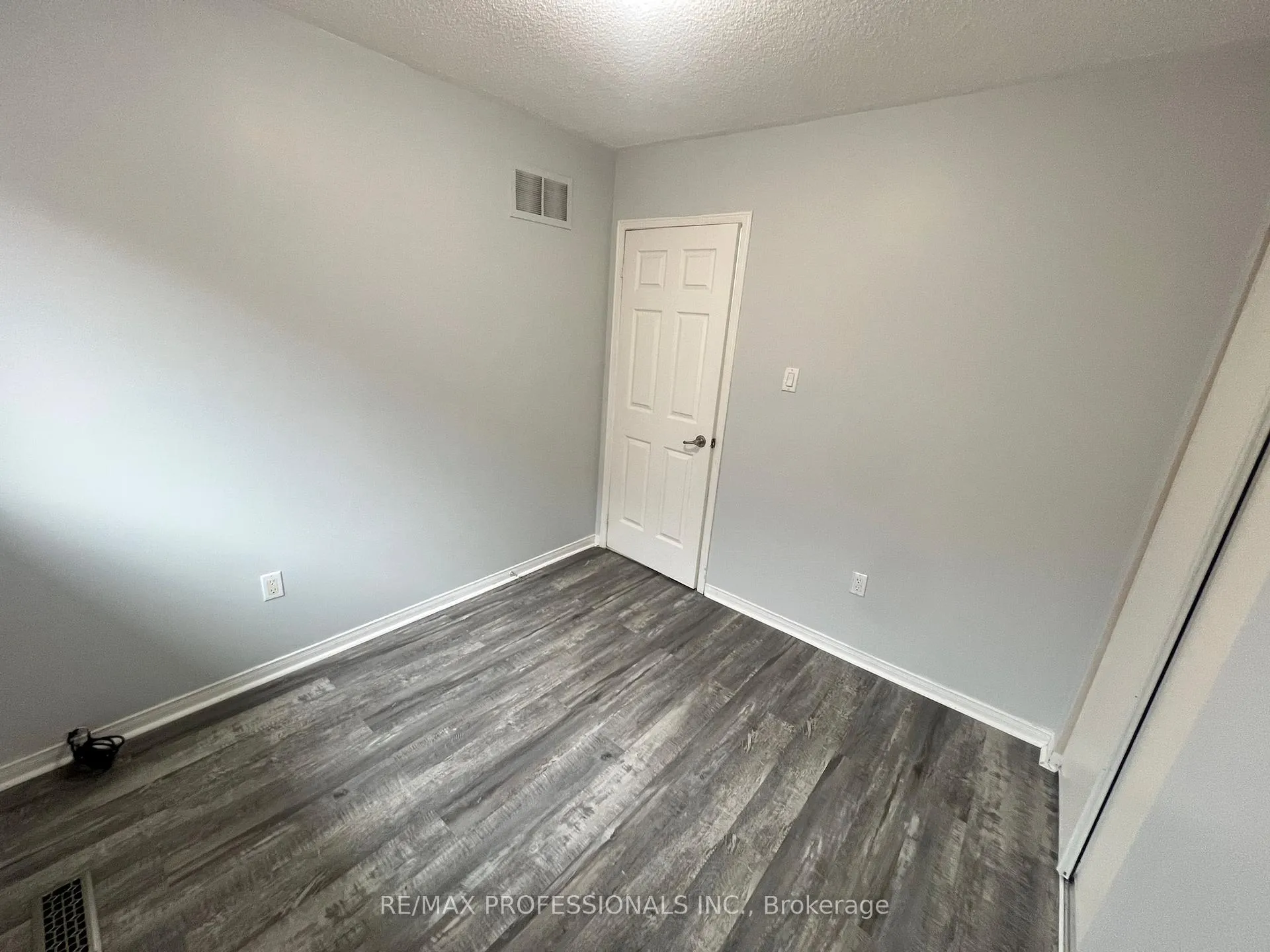 Photo 15 of 110 Springview Drive, Brampton, Brampton West — HOMEH