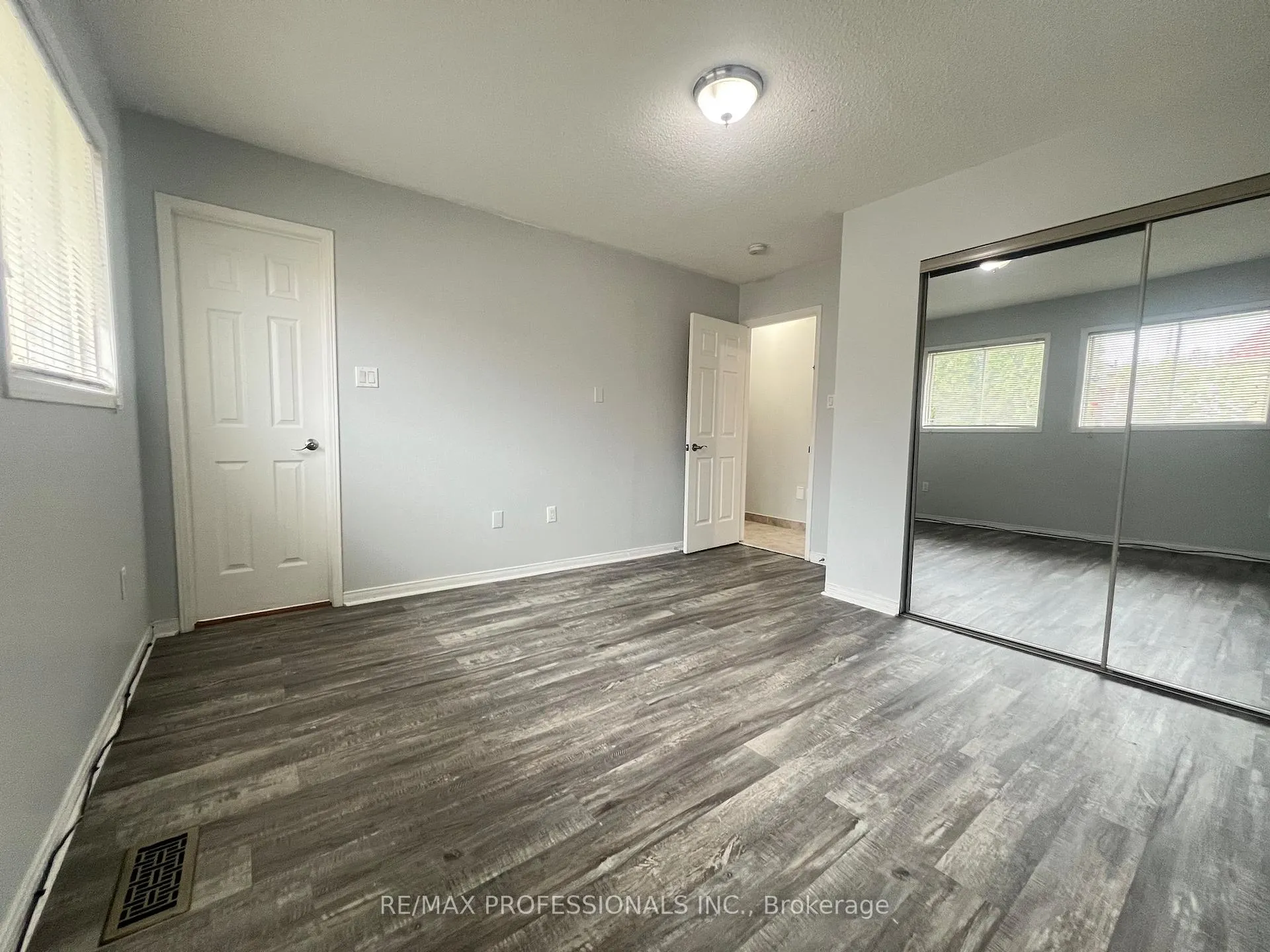 Photo 17 of 110 Springview Drive, Brampton, Brampton West — HOMEH