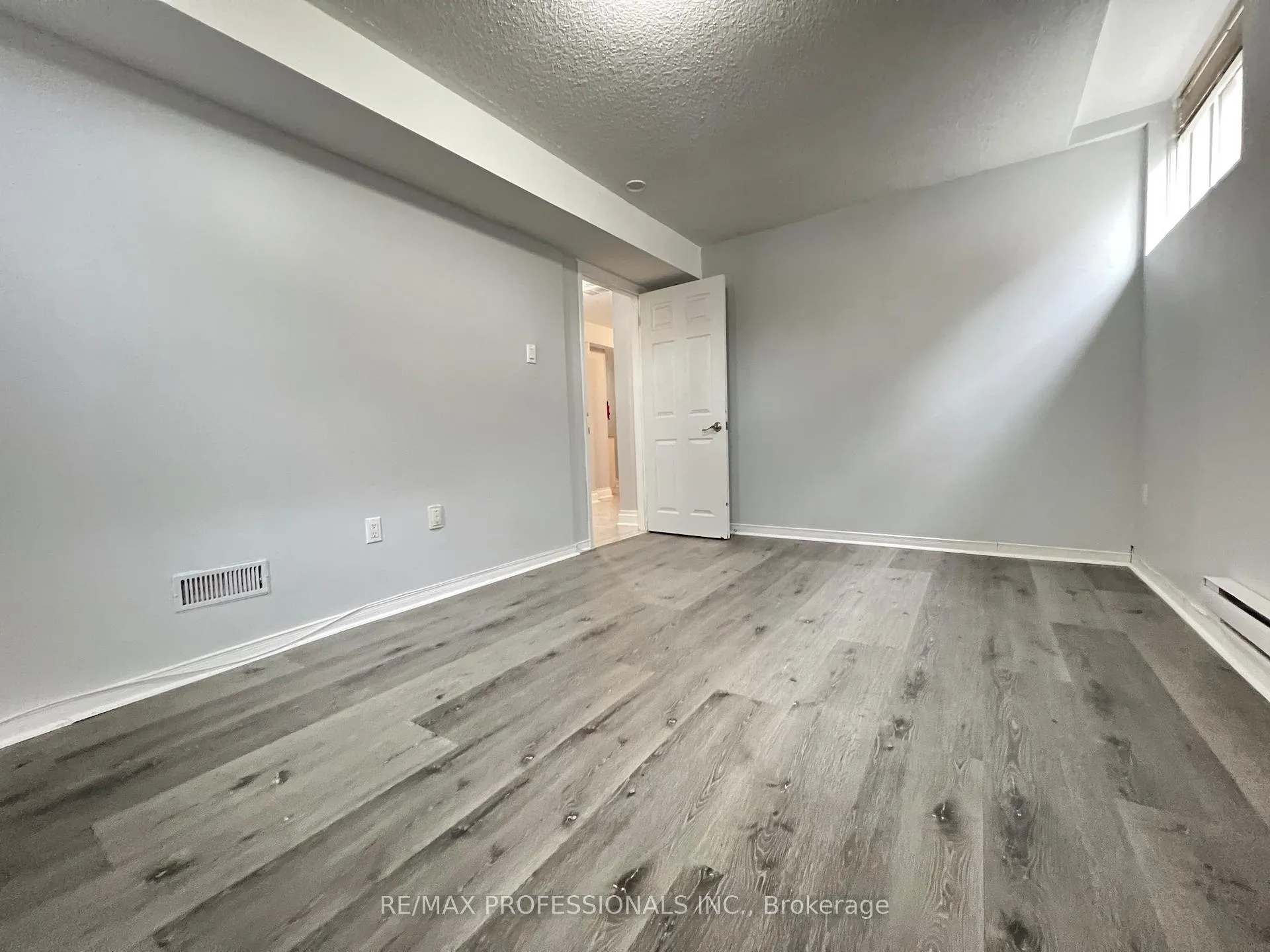Photo 28 of 110 Springview Drive, Brampton, Brampton West — HOMEH