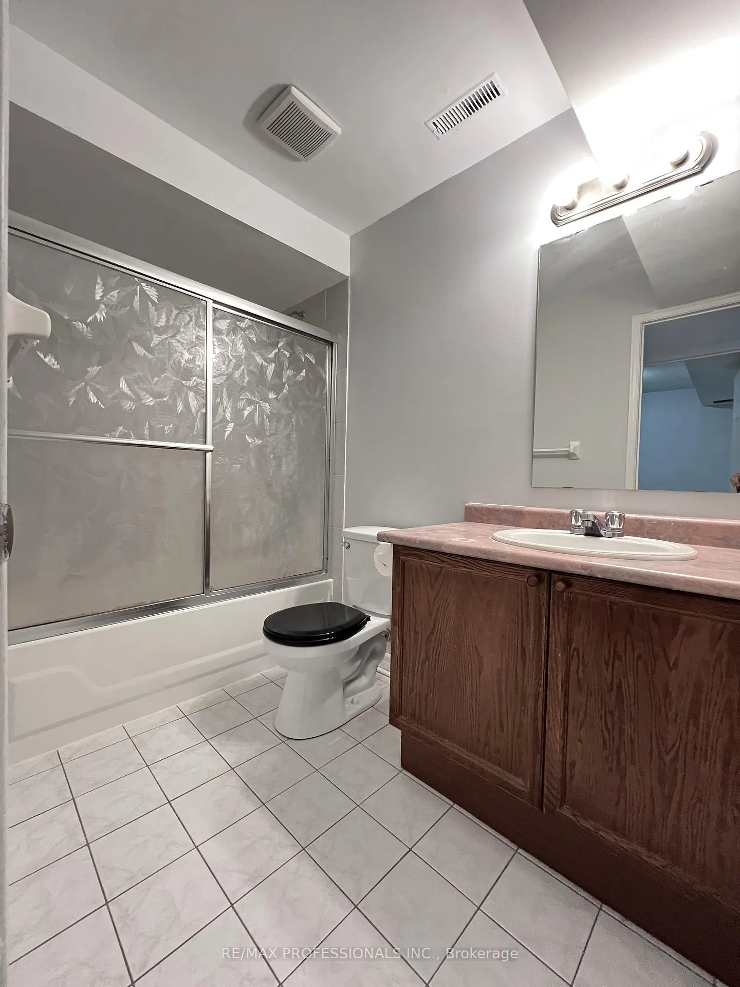 Photo 31 of 110 Springview Drive, Brampton, Brampton West — HOMEH