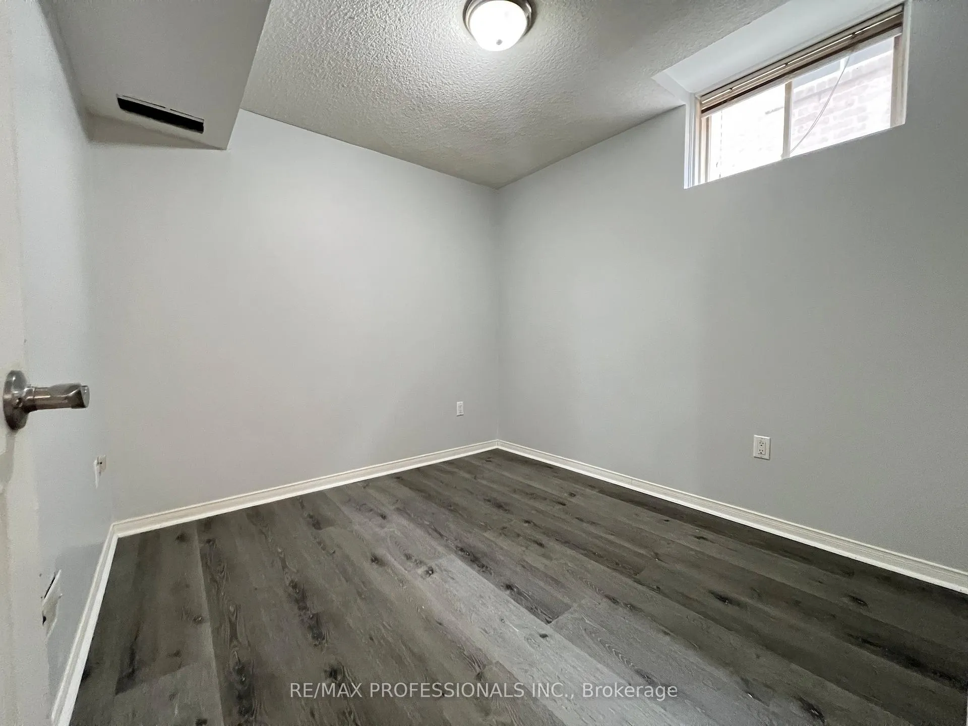 Photo 32 of 110 Springview Drive, Brampton, Brampton West — HOMEH