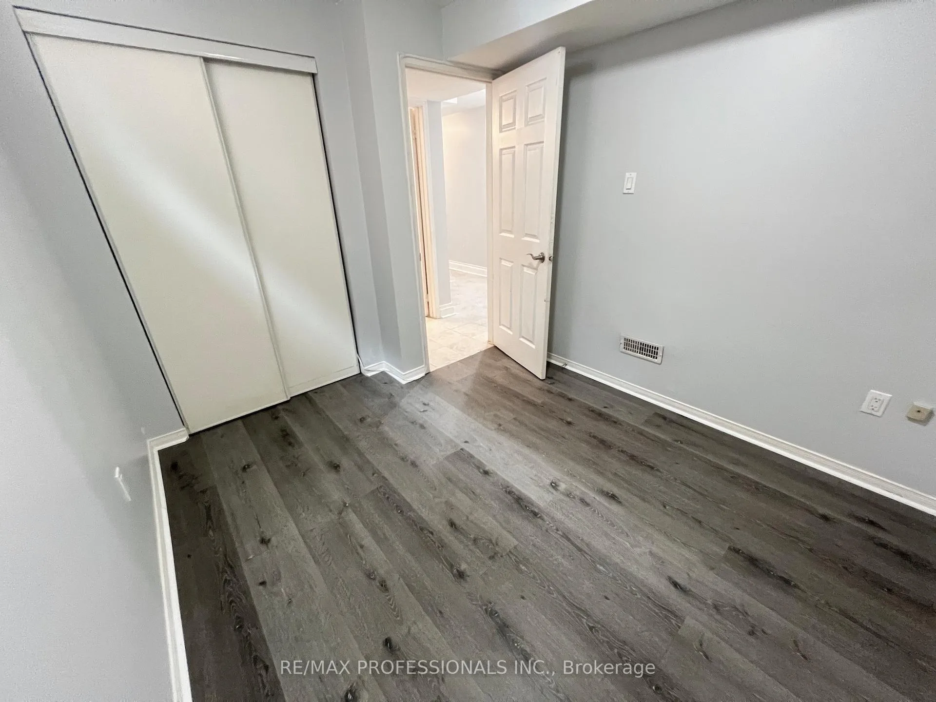 Photo 33 of 110 Springview Drive, Brampton, Brampton West — HOMEH