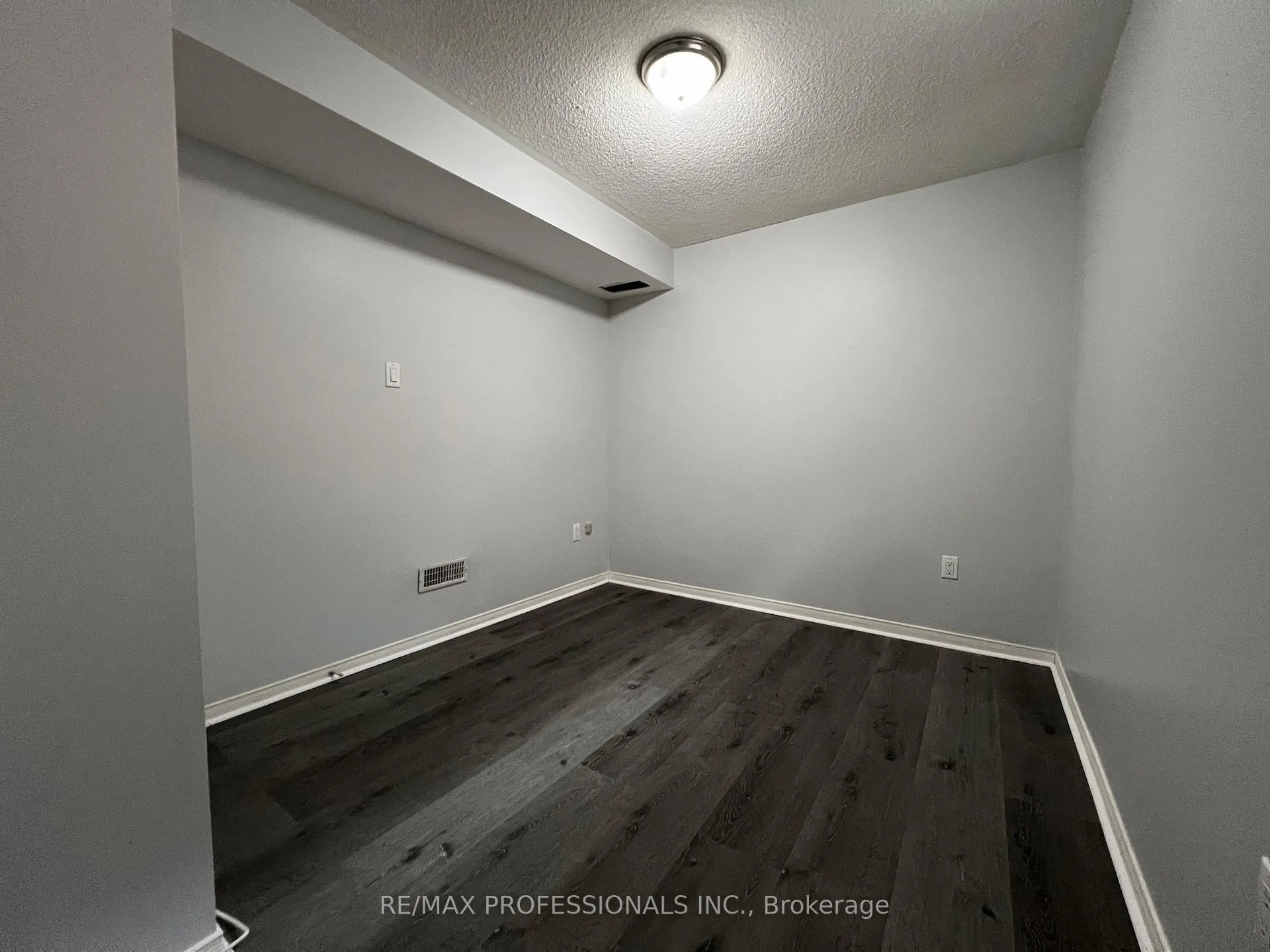 Photo 34 of 110 Springview Drive, Brampton, Brampton West — HOMEH