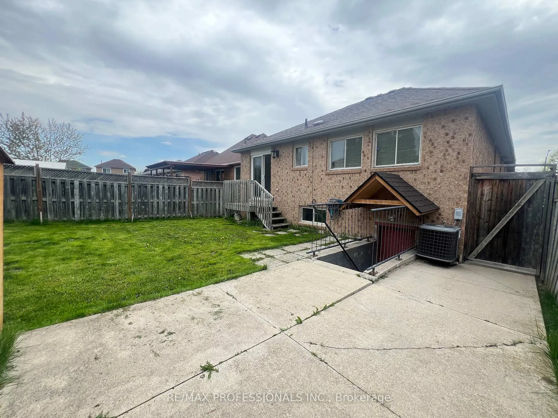 Photo 38 of 110 Springview Drive, Brampton, Brampton West — HOMEH