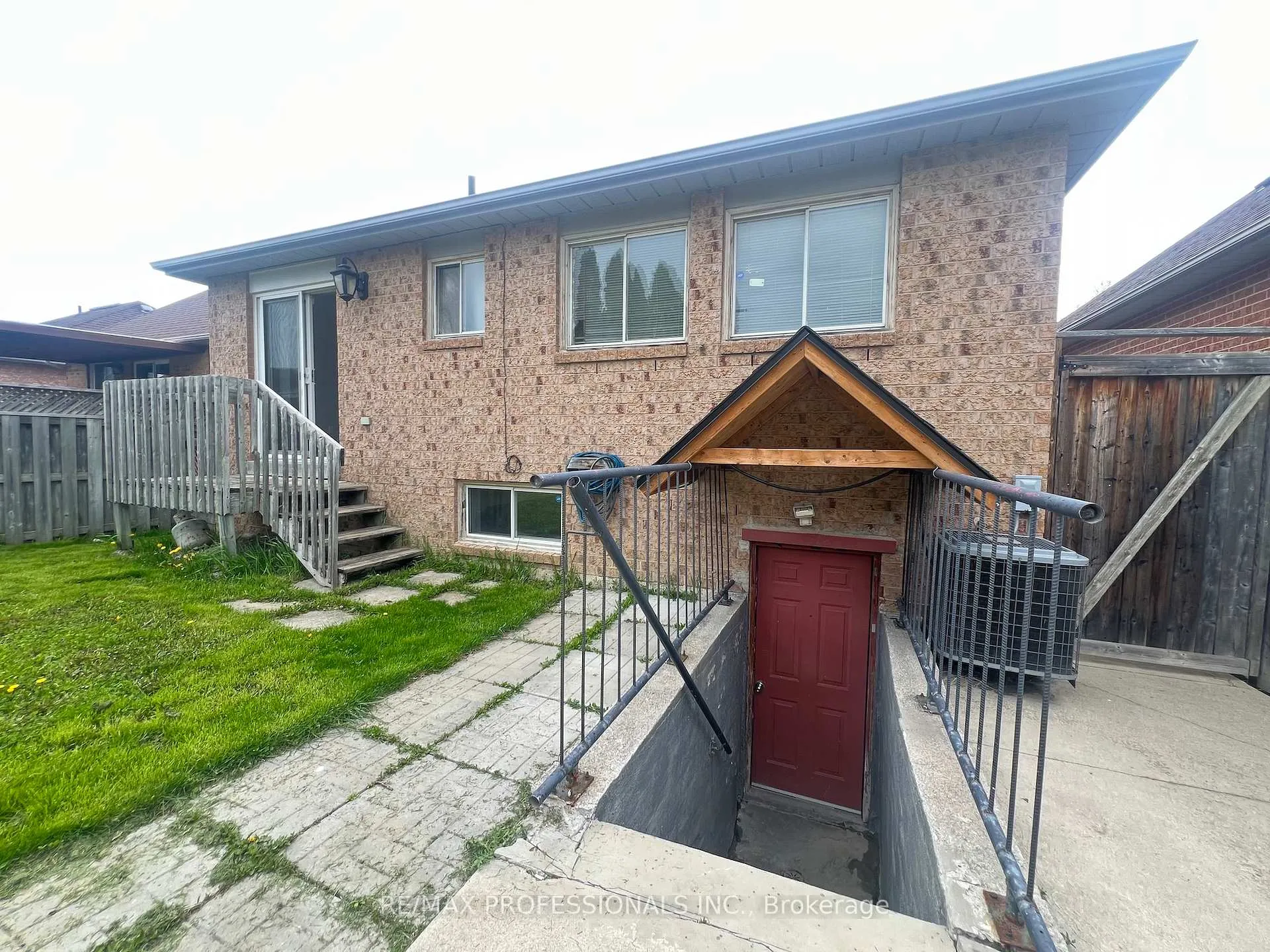 Photo 40 of 110 Springview Drive, Brampton, Brampton West — HOMEH
