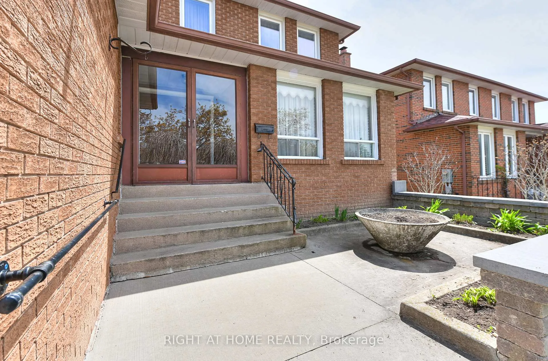 Photo 2 of 101 Raymerville Drive, Markham, Raymerville — HOMEH
