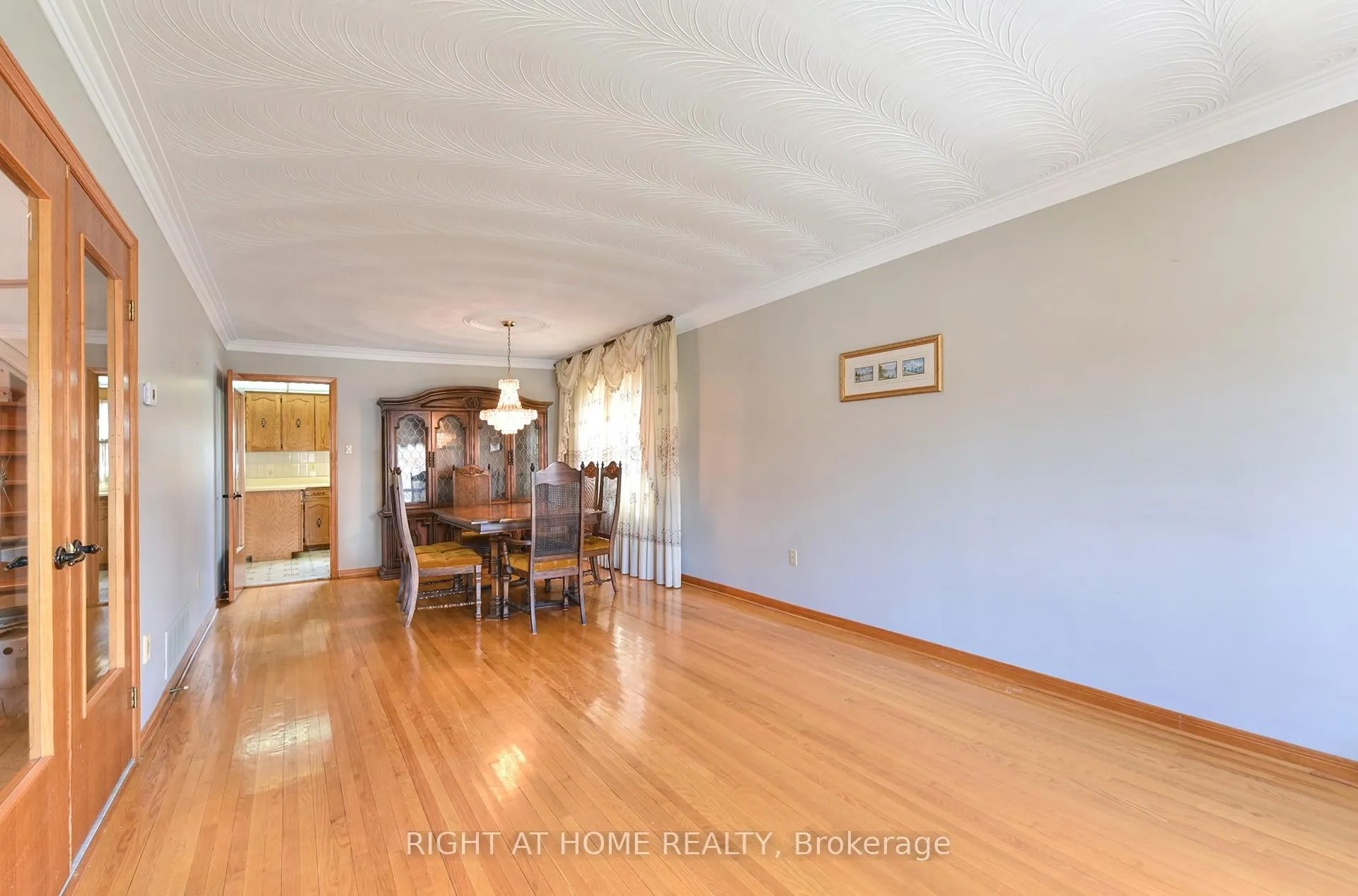 Photo 4 of 101 Raymerville Drive, Markham, Raymerville — HOMEH