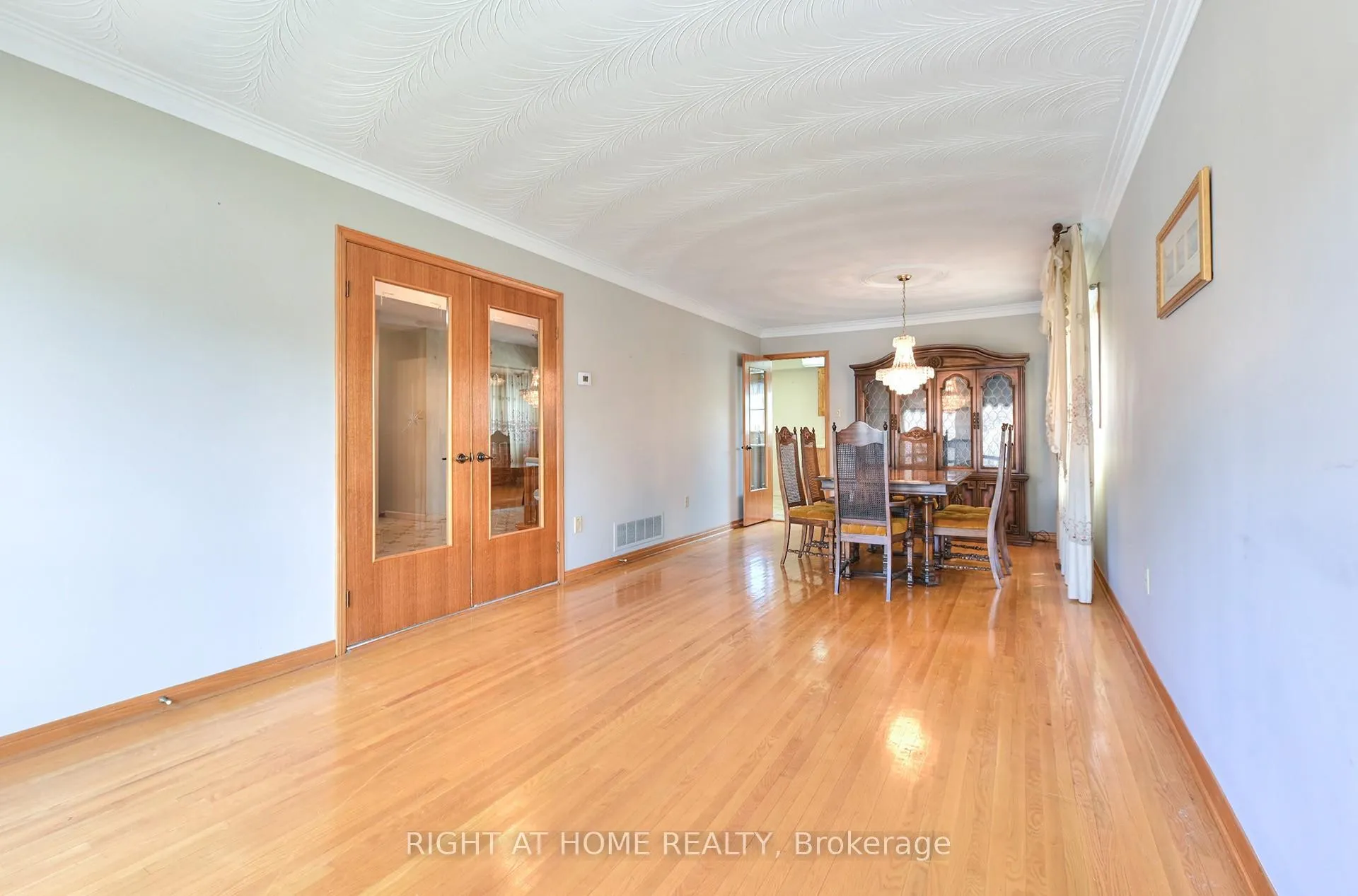 Photo 5 of 101 Raymerville Drive, Markham, Raymerville — HOMEH