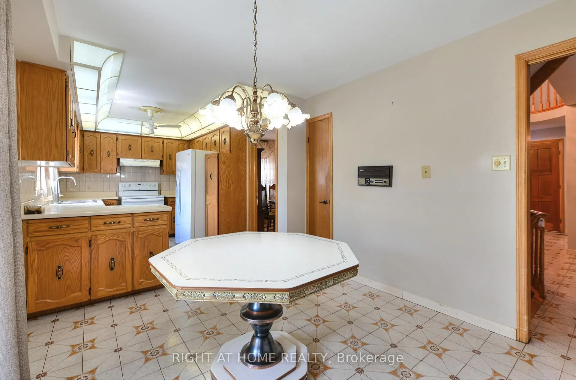 Photo 10 of 101 Raymerville Drive, Markham, Raymerville — HOMEH