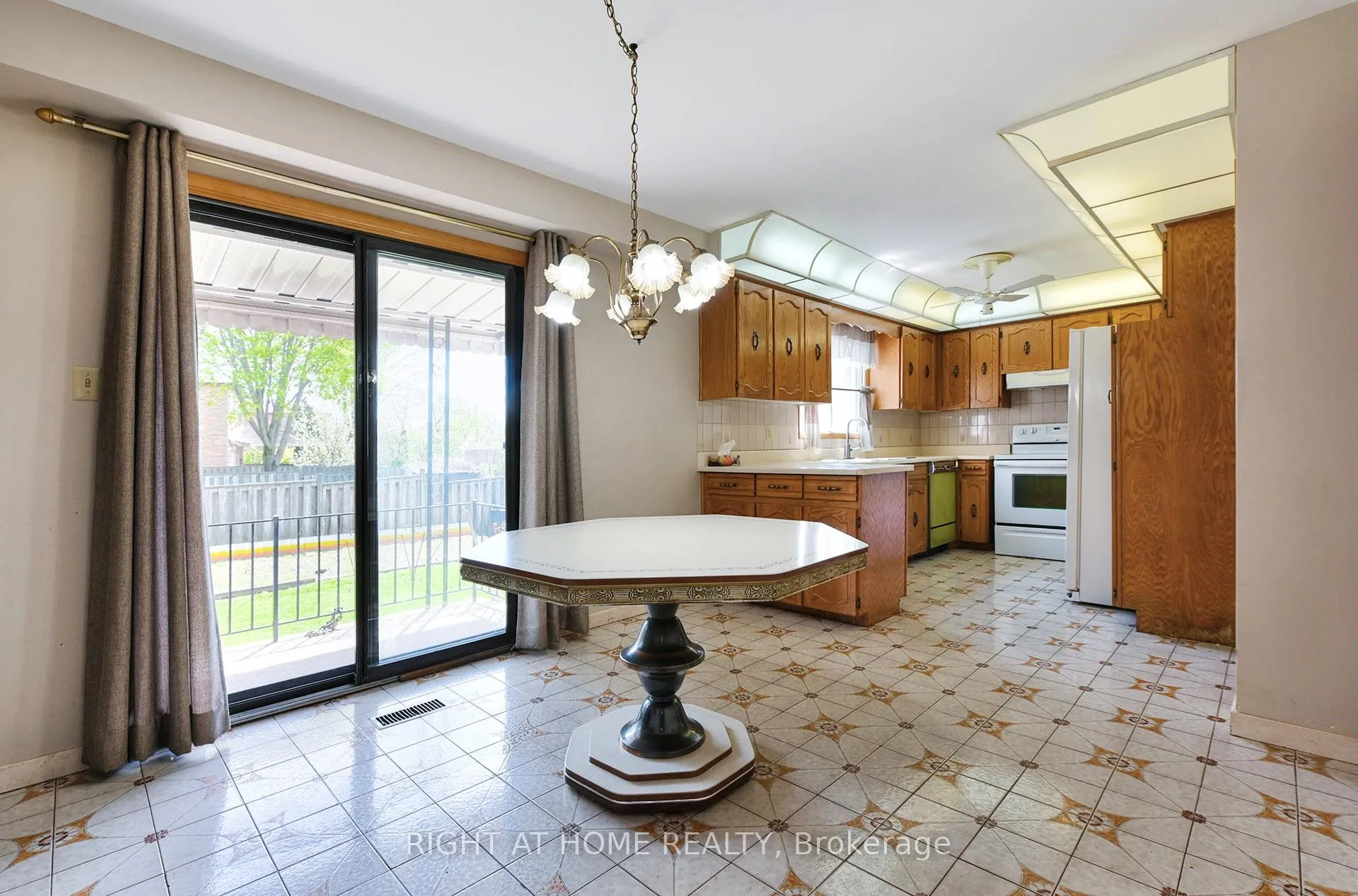 Photo 12 of 101 Raymerville Drive, Markham, Raymerville — HOMEH
