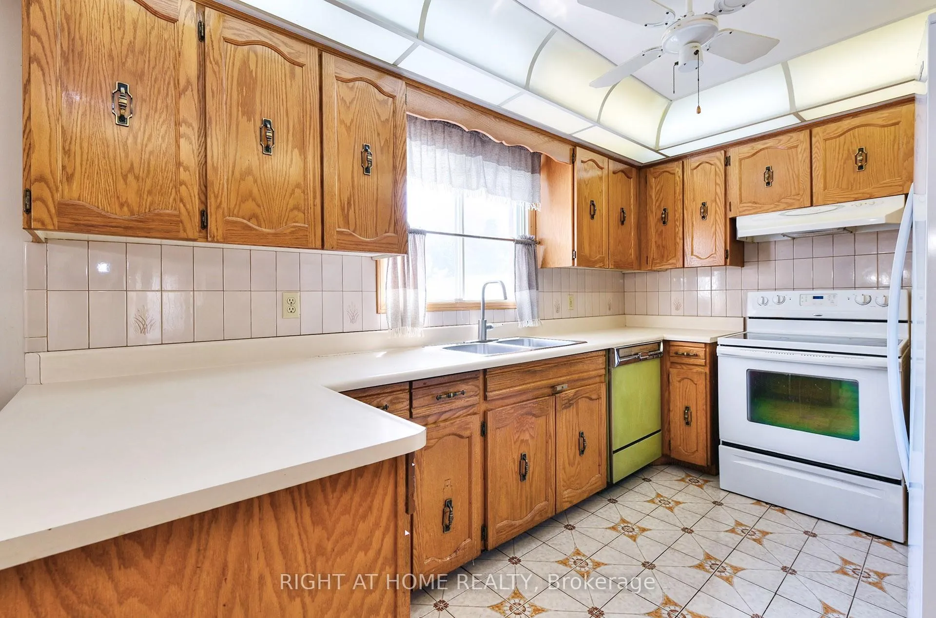 Photo 15 of 101 Raymerville Drive, Markham, Raymerville — HOMEH