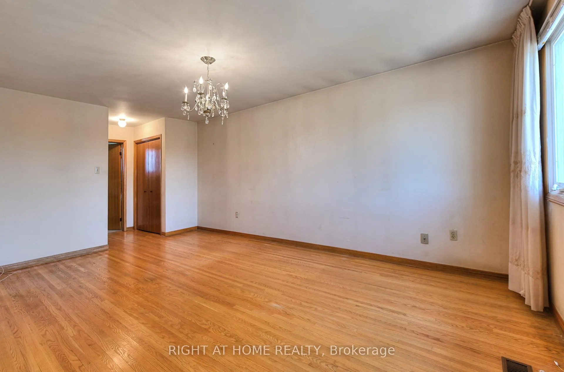 Photo 18 of 101 Raymerville Drive, Markham, Raymerville — HOMEH