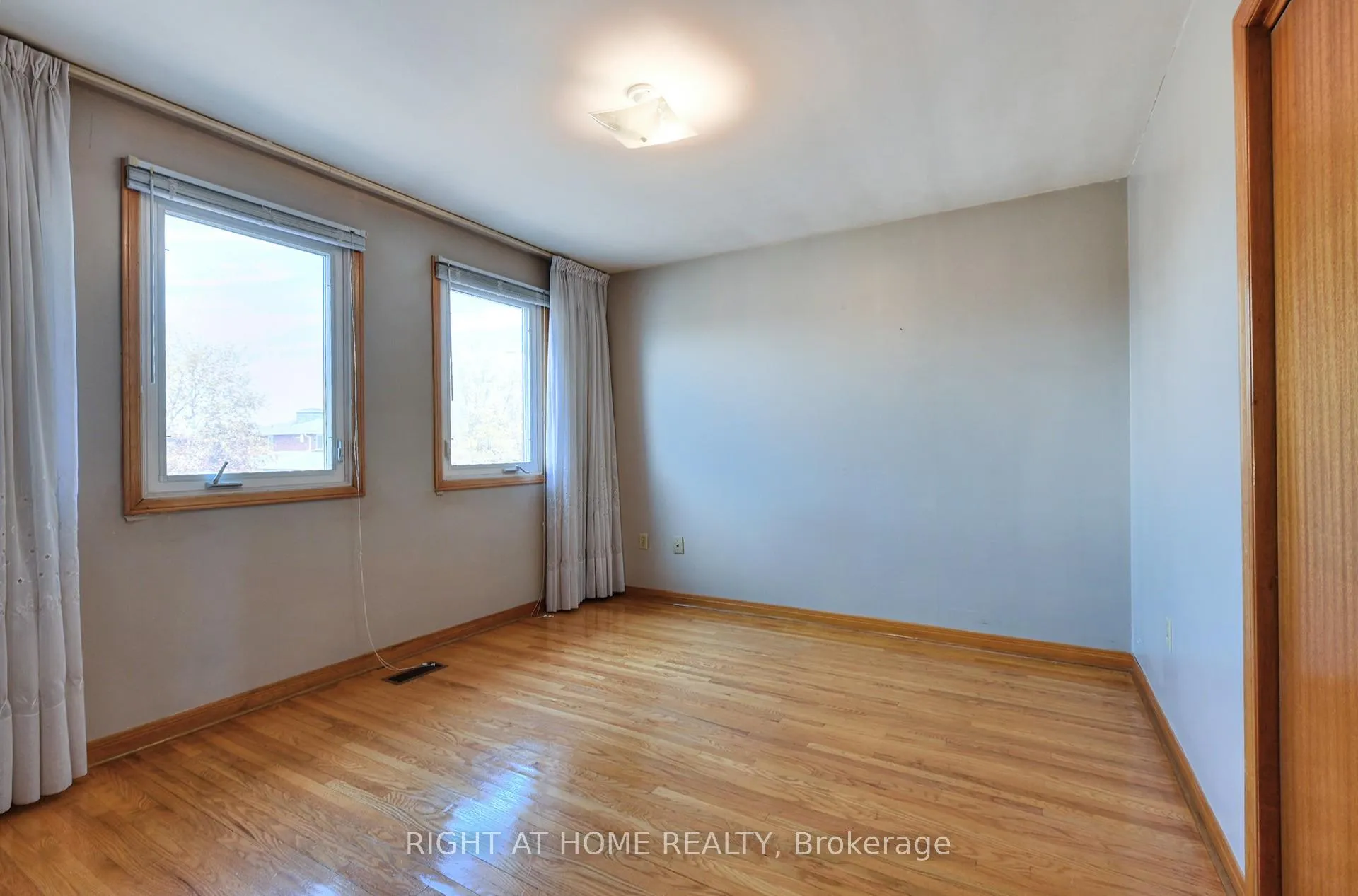 Photo 19 of 101 Raymerville Drive, Markham, Raymerville — HOMEH