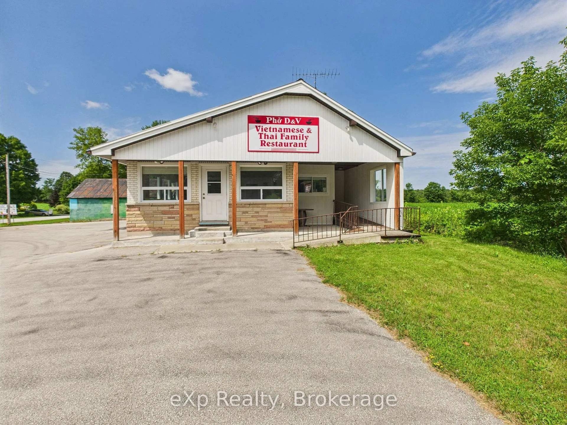 Photo 2 of 315194 Highway 6, Chatsworth — HOMEH