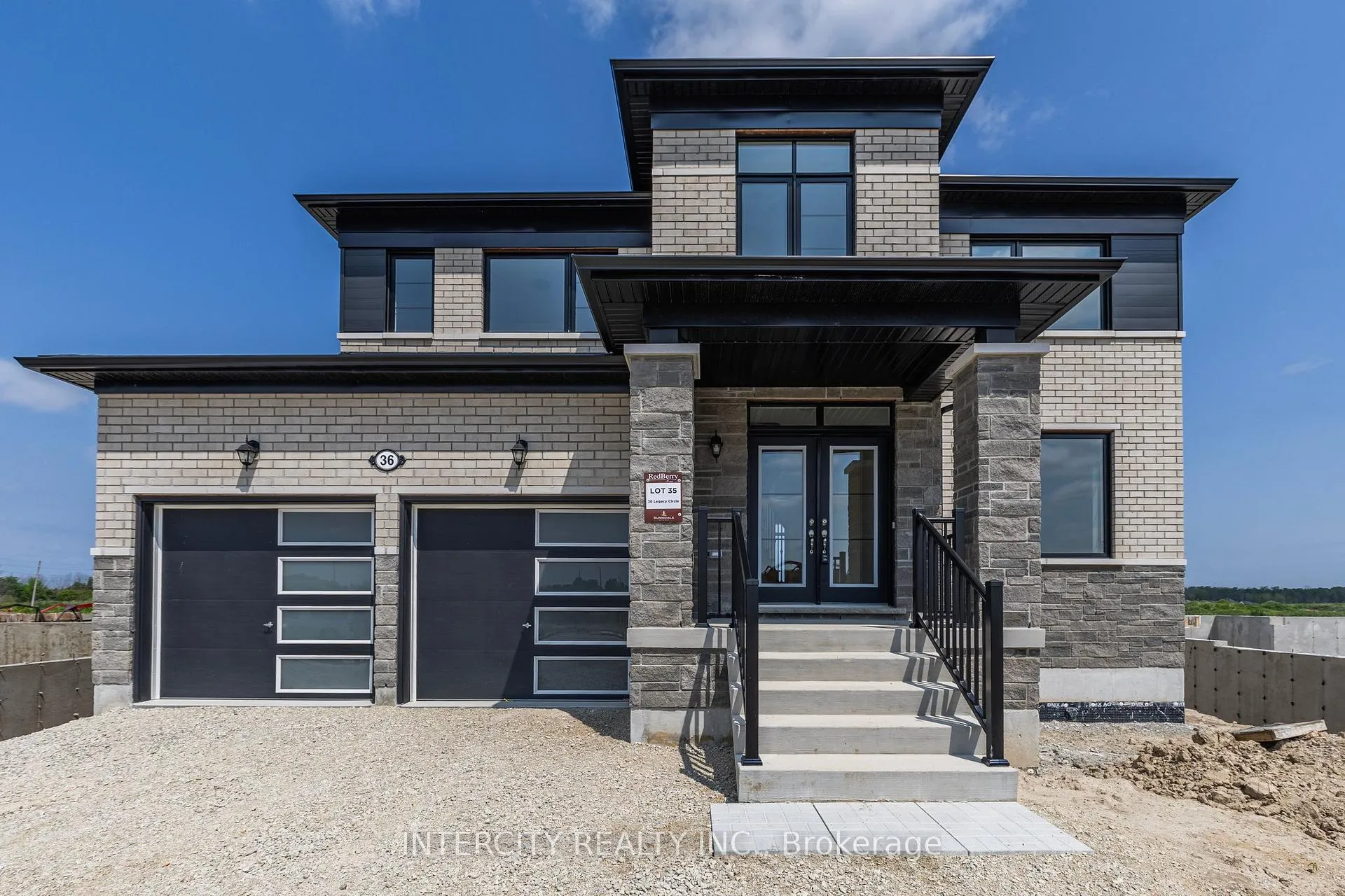 Photo 3 of 36 Legacy Circle, Wasaga Beach — HOMEH