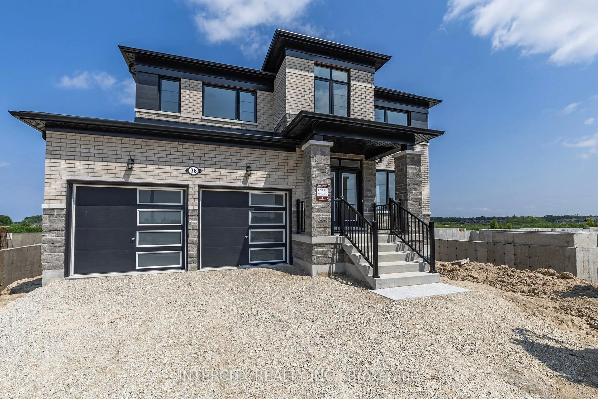 Photo 4 of 36 Legacy Circle, Wasaga Beach — HOMEH