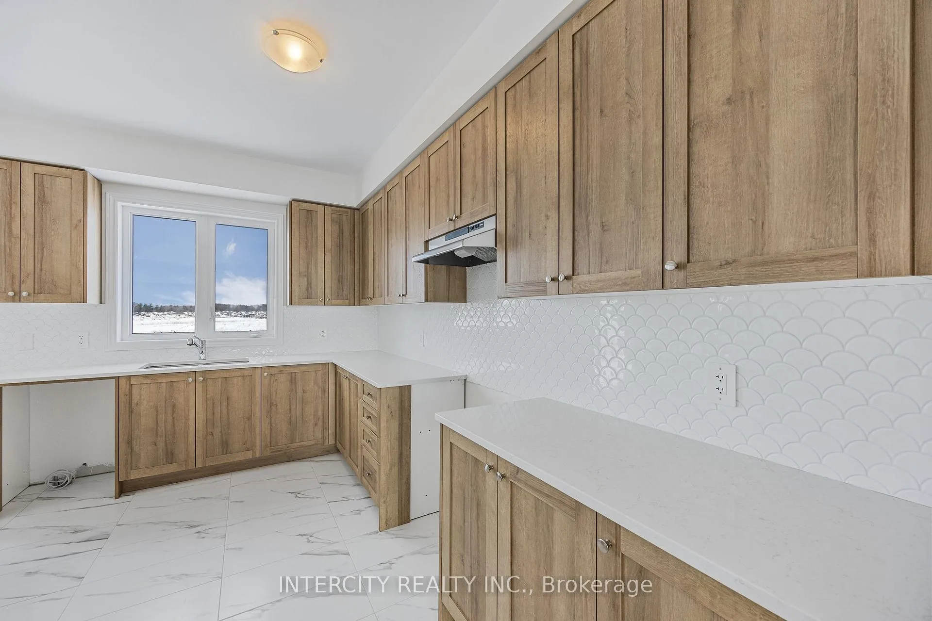 Photo 10 of 36 Legacy Circle, Wasaga Beach — HOMEH