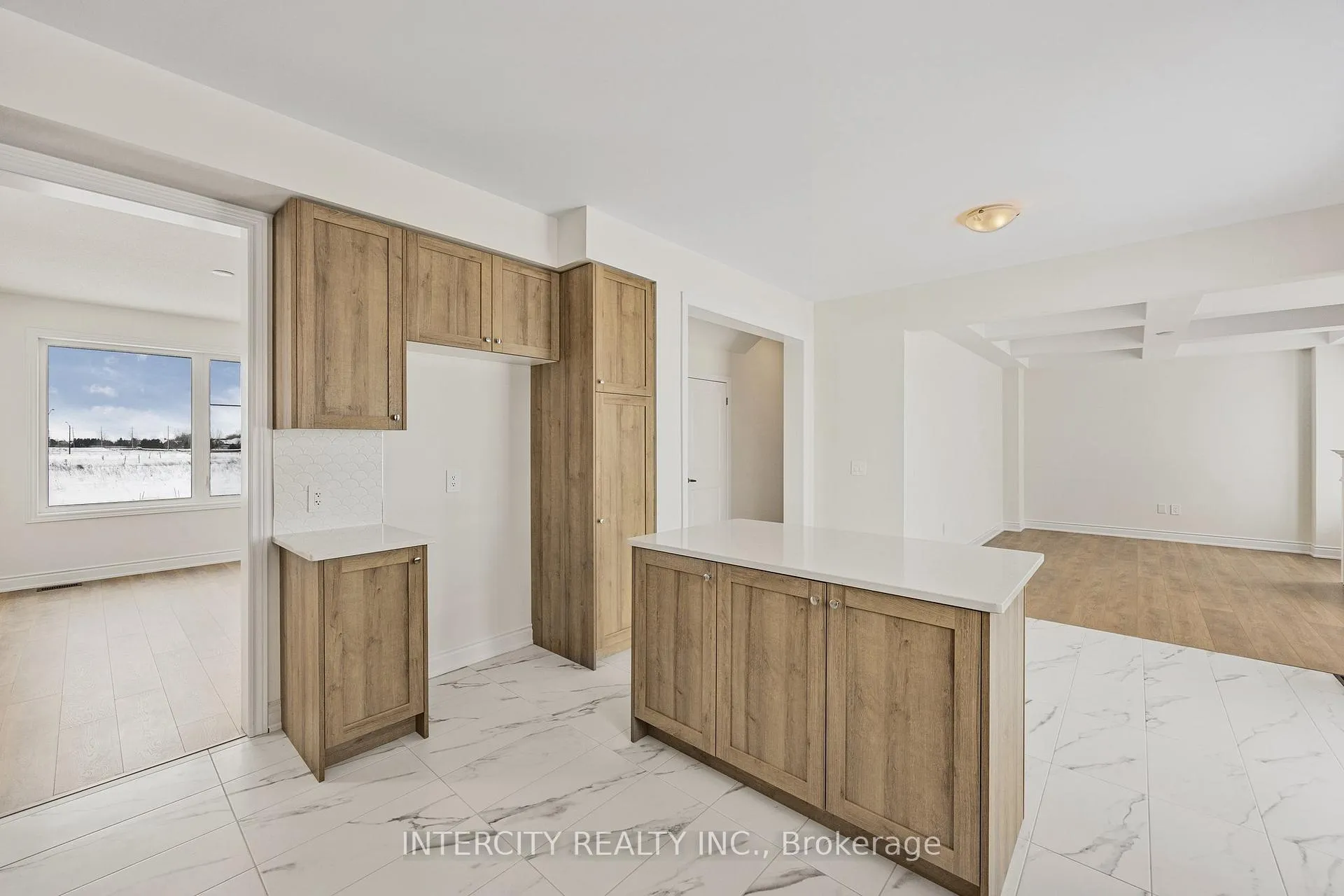 Photo 11 of 36 Legacy Circle, Wasaga Beach — HOMEH