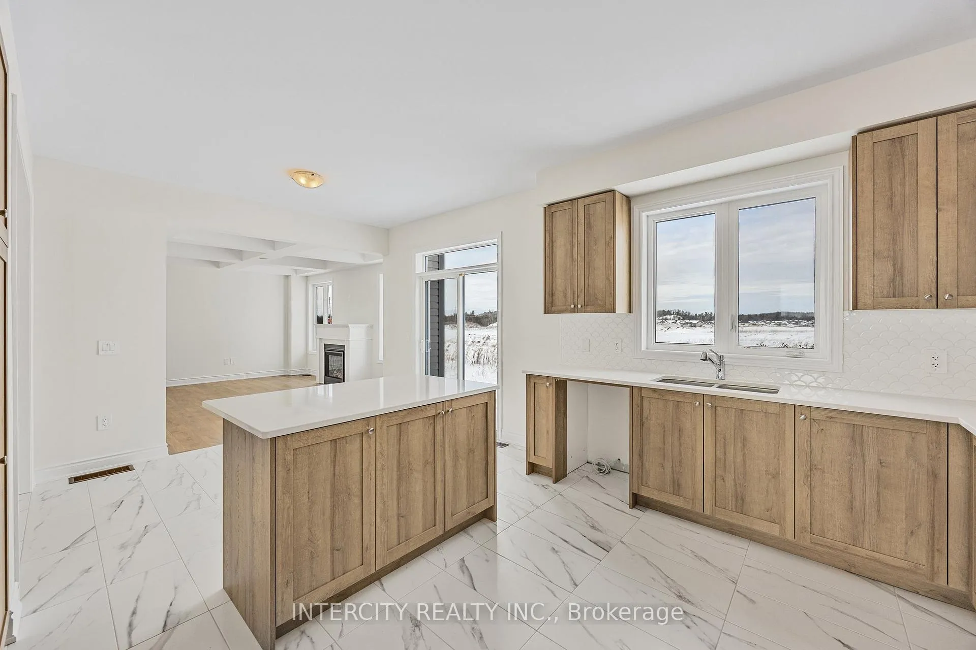 Photo 12 of 36 Legacy Circle, Wasaga Beach — HOMEH