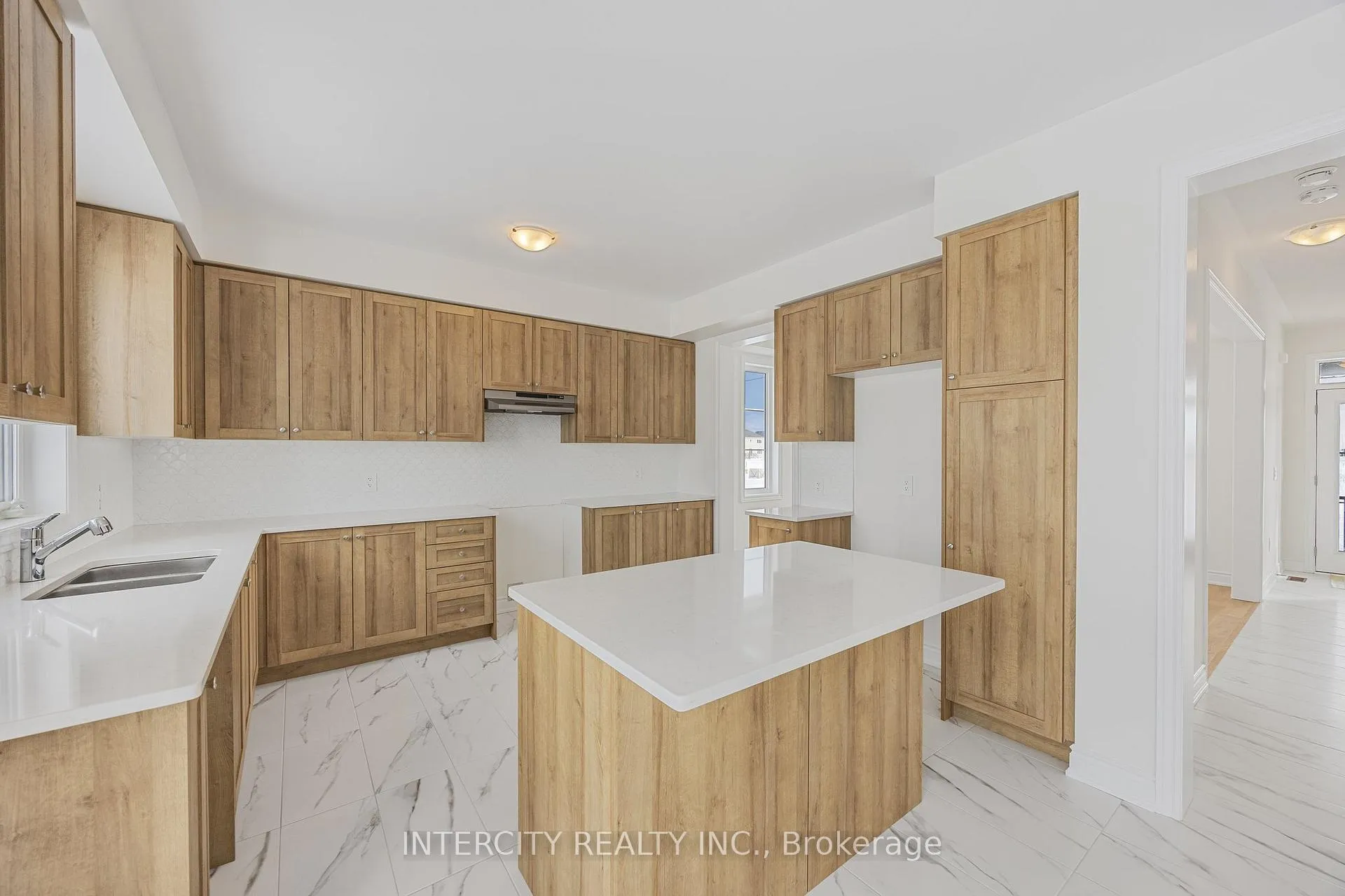 Photo 14 of 36 Legacy Circle, Wasaga Beach — HOMEH