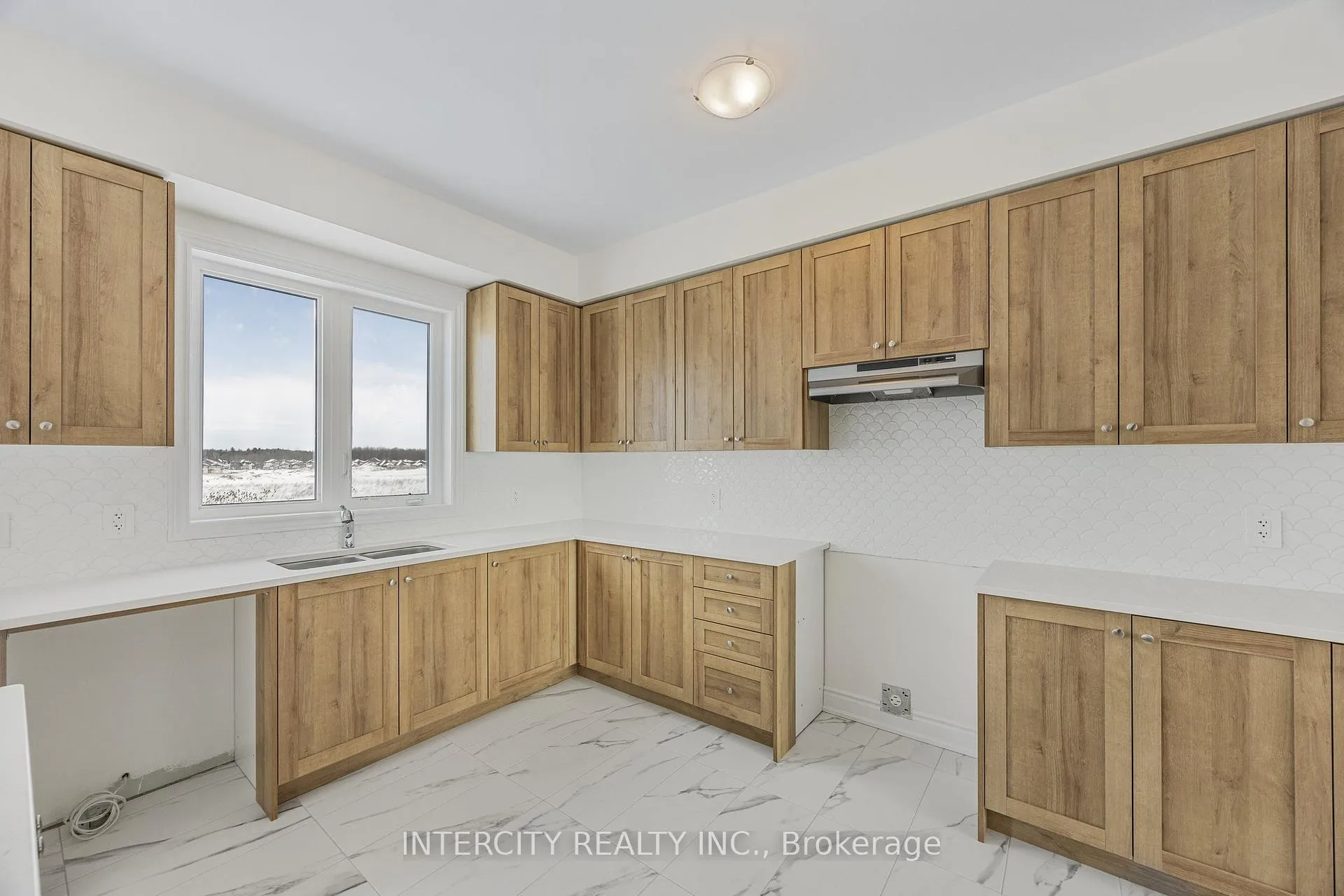 Photo 16 of 36 Legacy Circle, Wasaga Beach — HOMEH