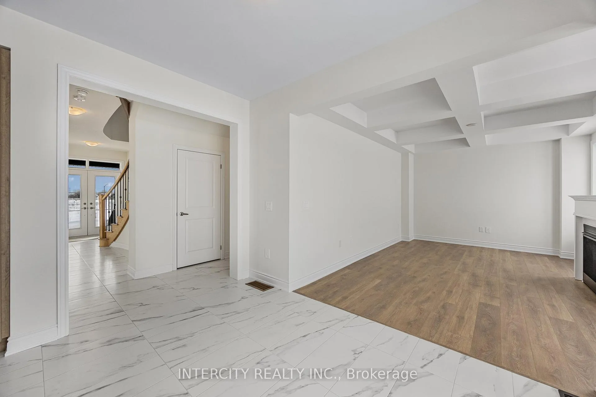 Photo 21 of 36 Legacy Circle, Wasaga Beach — HOMEH