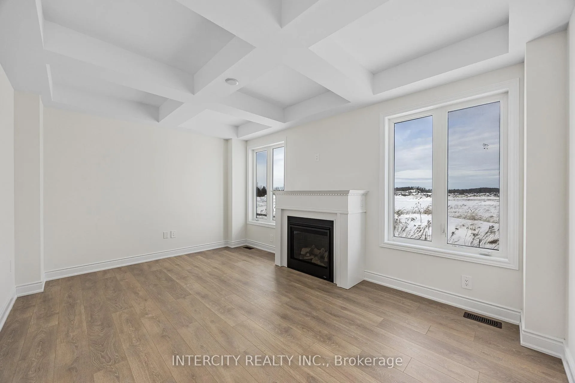 Photo 23 of 36 Legacy Circle, Wasaga Beach — HOMEH