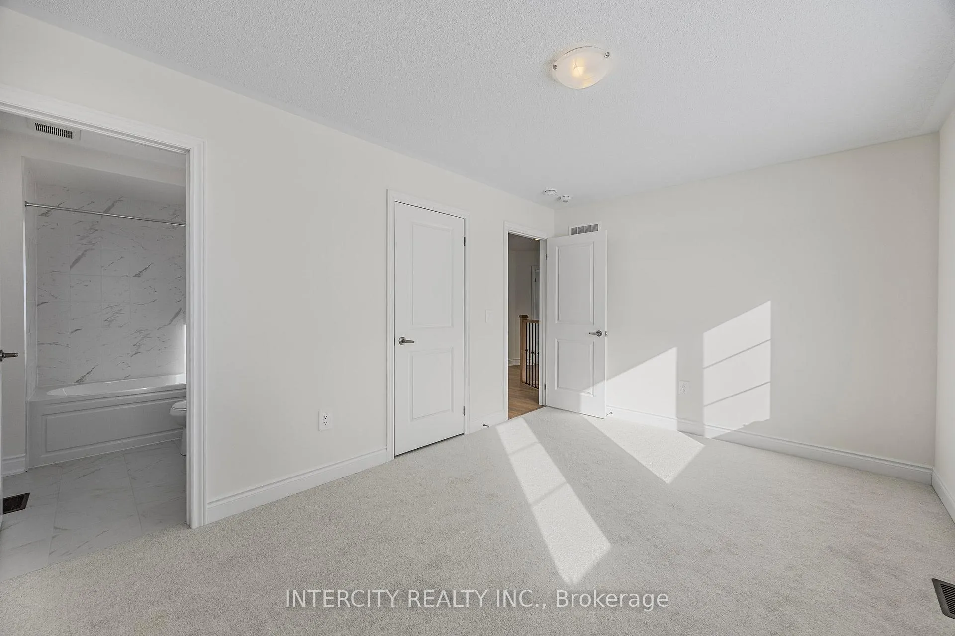 Photo 34 of 36 Legacy Circle, Wasaga Beach — HOMEH