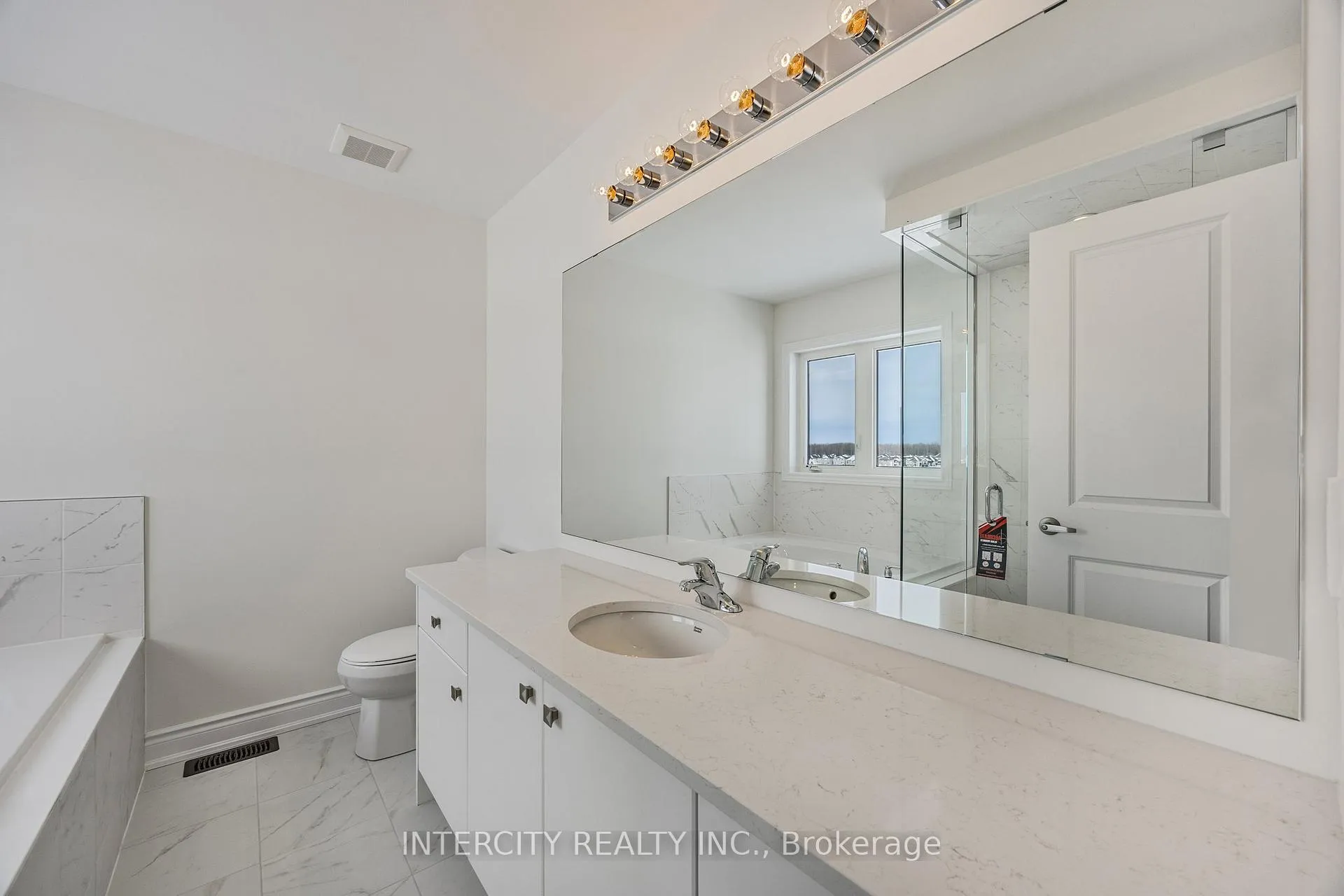 Photo 35 of 36 Legacy Circle, Wasaga Beach — HOMEH