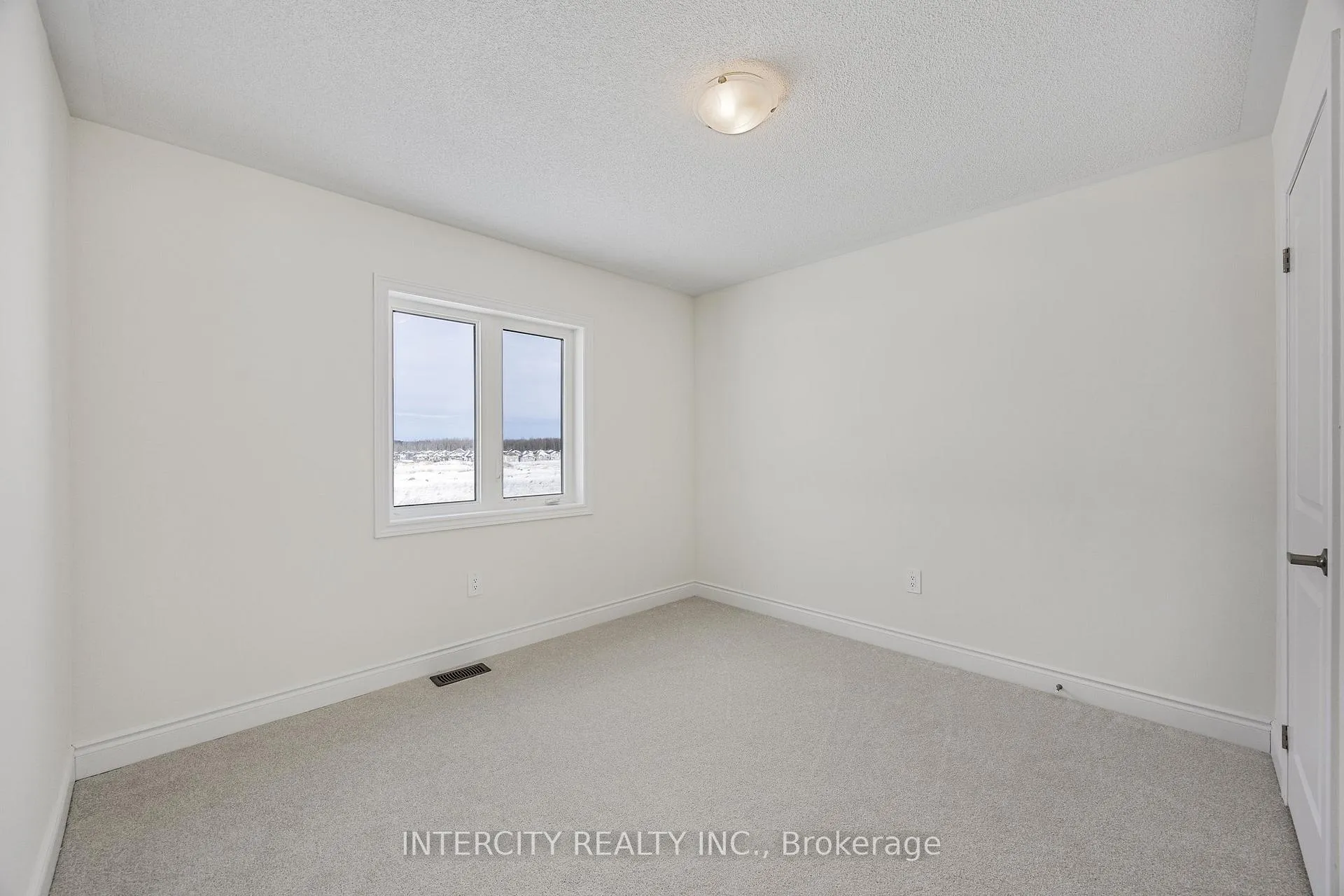 Photo 37 of 36 Legacy Circle, Wasaga Beach — HOMEH