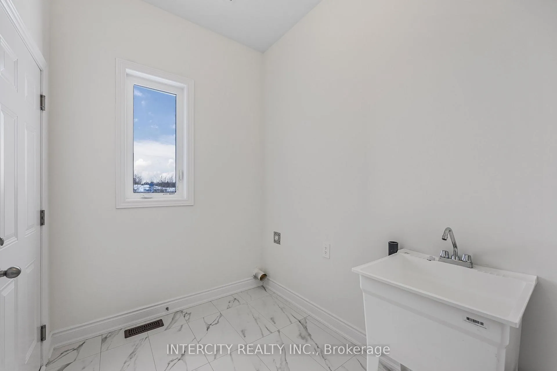 Photo 41 of 36 Legacy Circle, Wasaga Beach — HOMEH