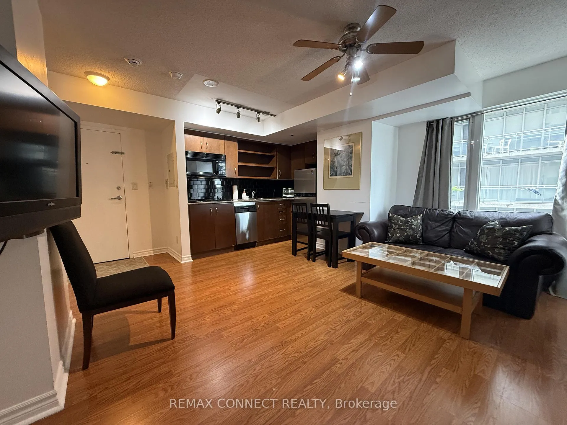 Photo 4 of Unit 1408, 200 Victoria Street, Toronto, Church-Yonge Corridor — HOMEH