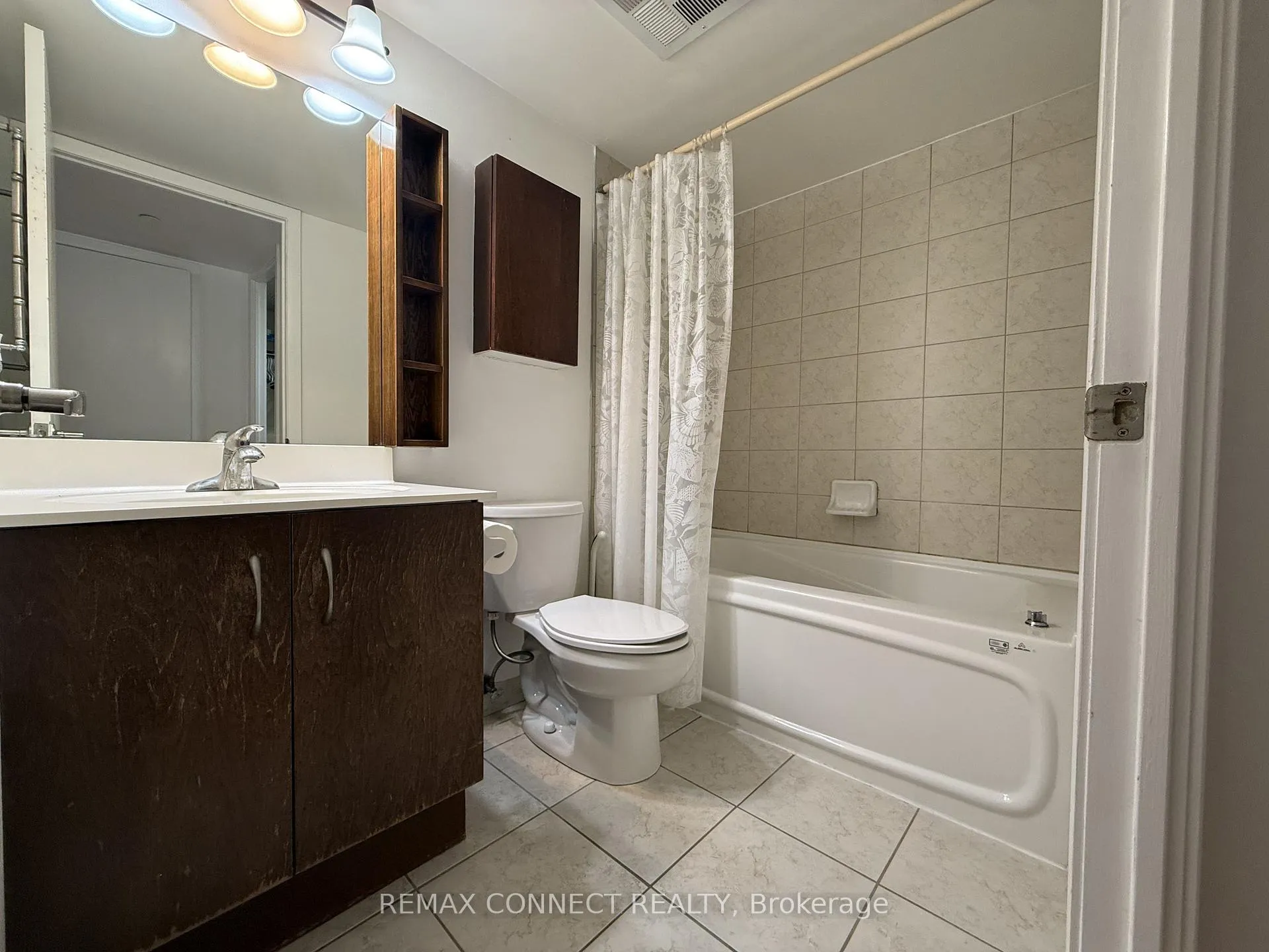 Photo 9 of Unit 1408, 200 Victoria Street, Toronto, Church-Yonge Corridor — HOMEH