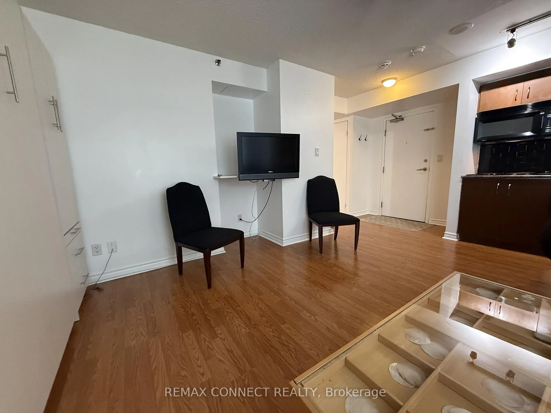 Photo 12 of Unit 1408, 200 Victoria Street, Toronto, Church-Yonge Corridor — HOMEH