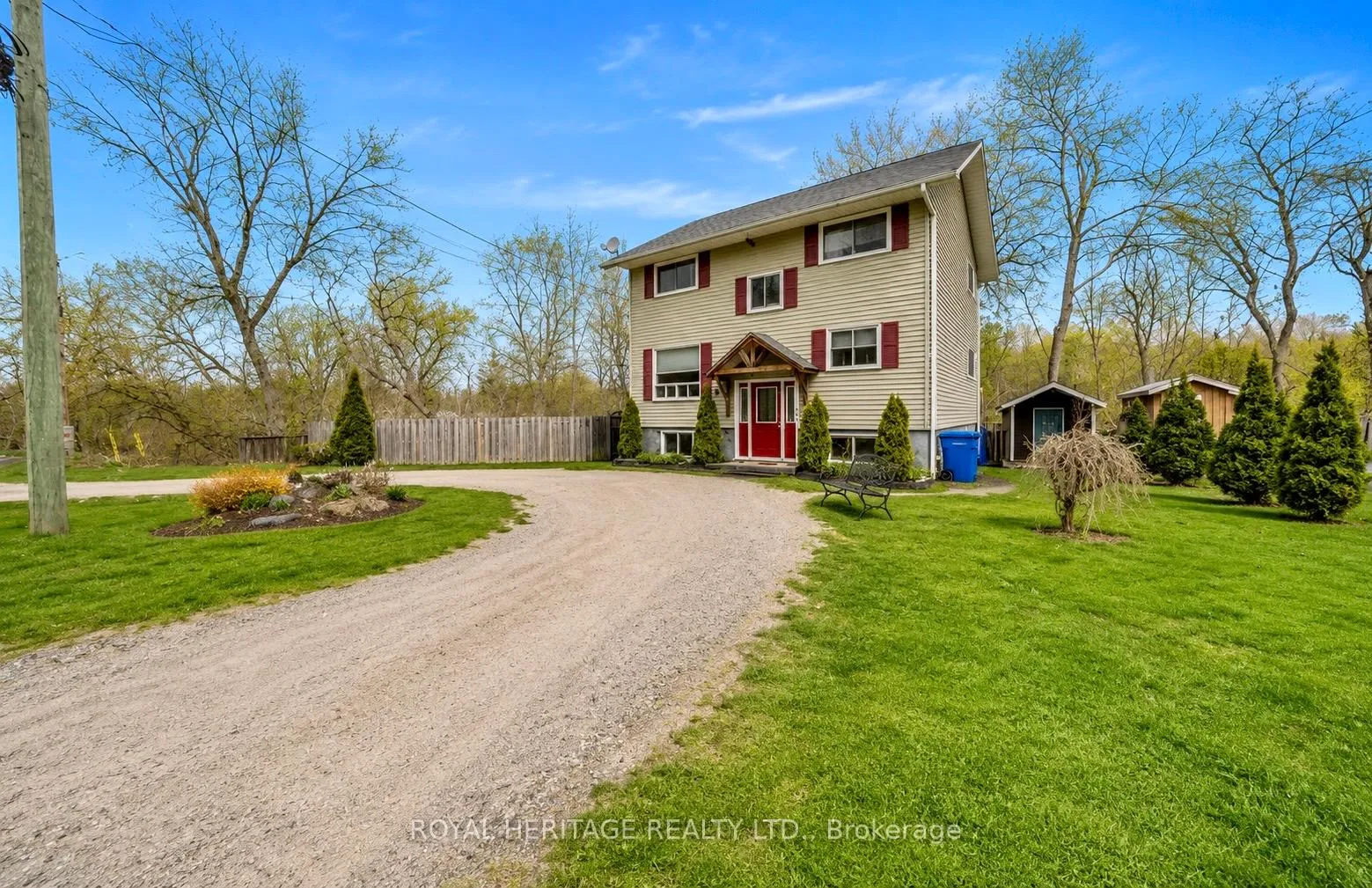 Photo 2 of 51 Robert Street, Bracebridge, Macaulay — HOMEH