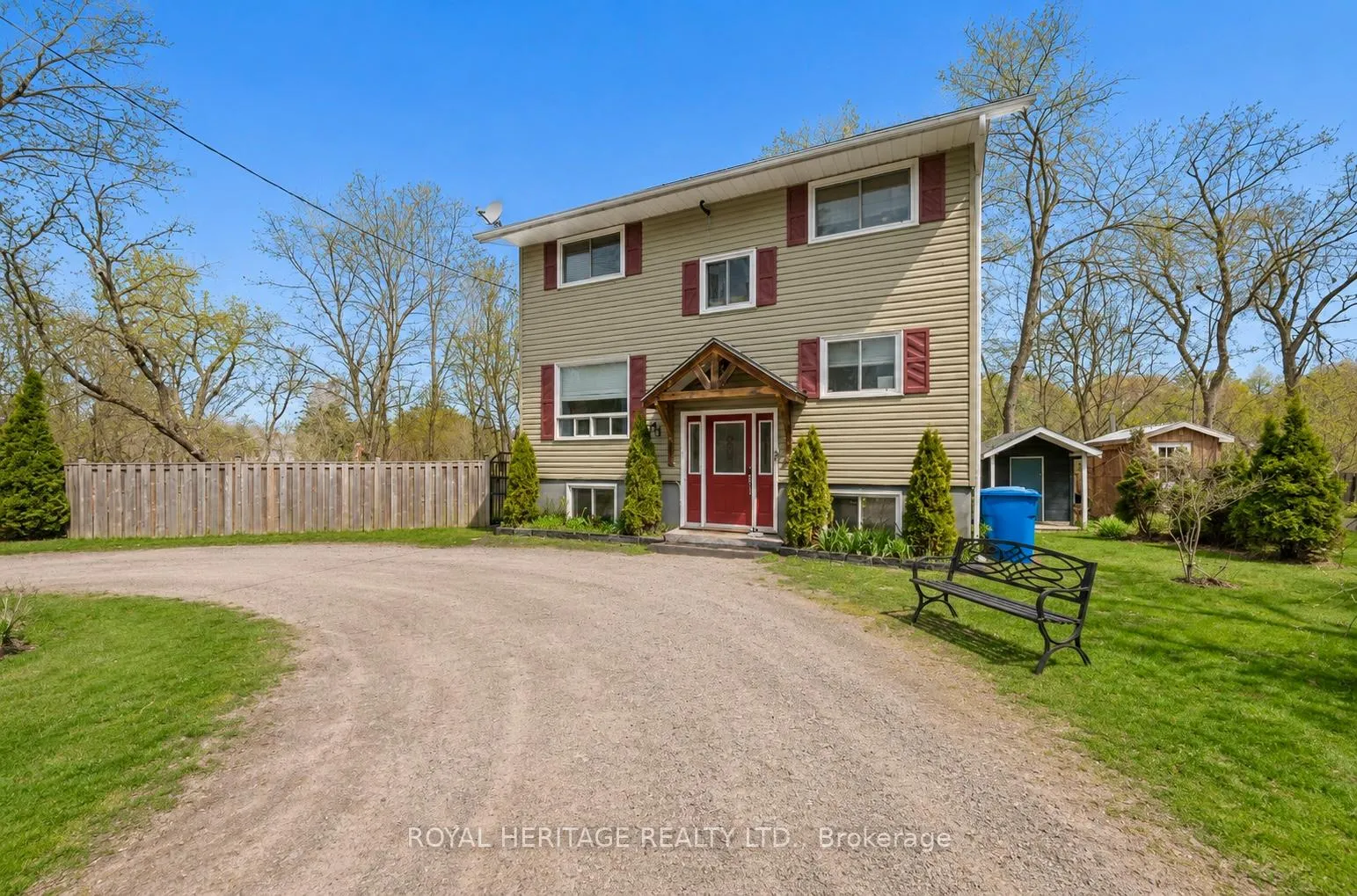 Photo 3 of 51 Robert Street, Bracebridge, Macaulay — HOMEH