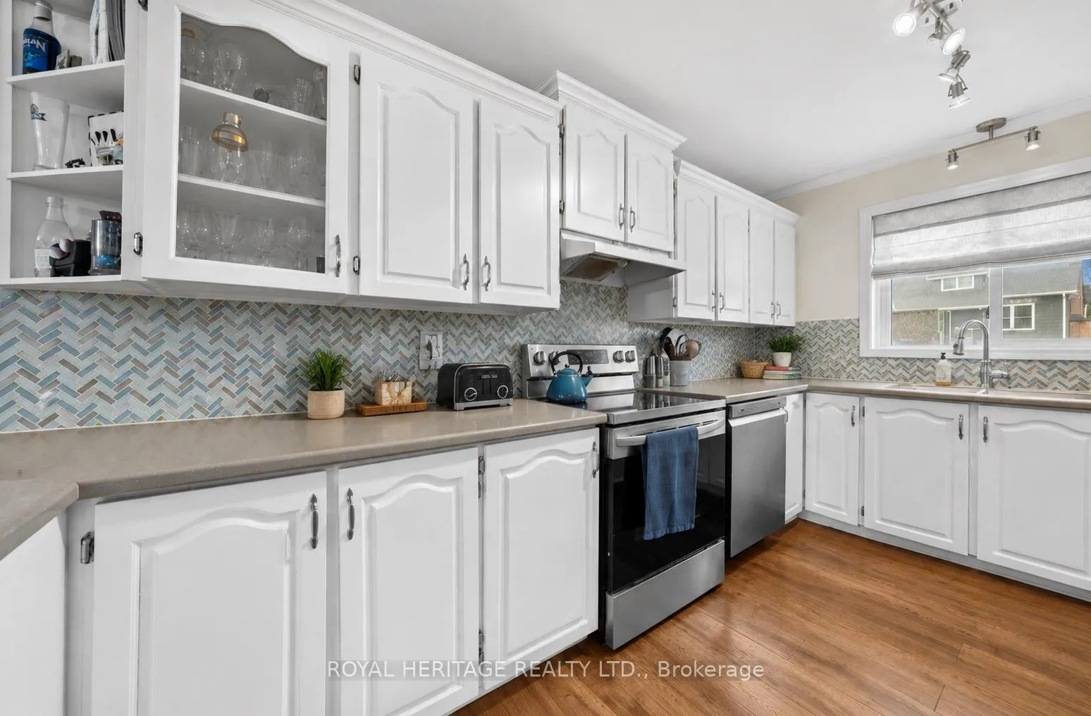 Photo 9 of 51 Robert Street, Bracebridge, Macaulay — HOMEH