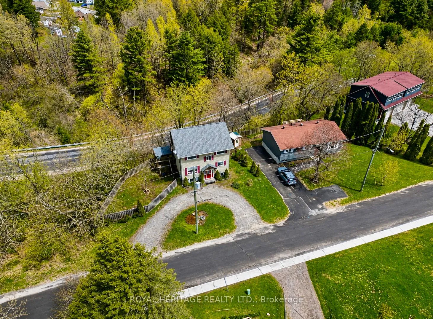 Photo 43 of 51 Robert Street, Bracebridge, Macaulay — HOMEH