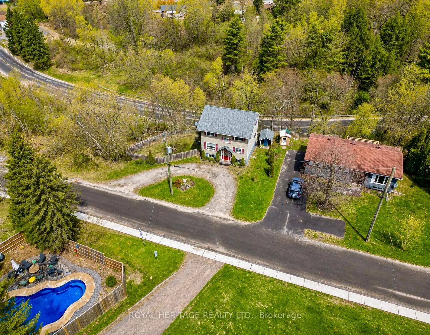 Photo 44 of 51 Robert Street, Bracebridge, Macaulay — HOMEH