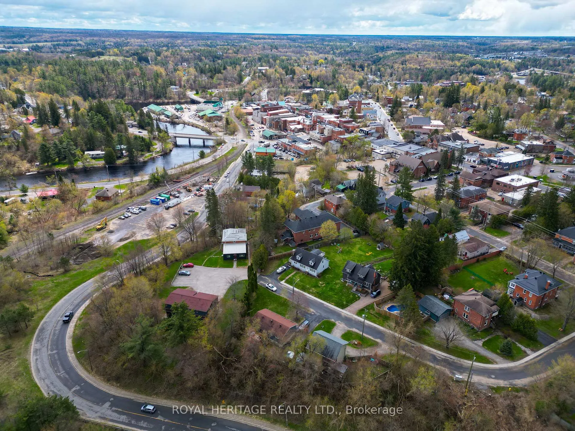 Photo 45 of 51 Robert Street, Bracebridge, Macaulay — HOMEH