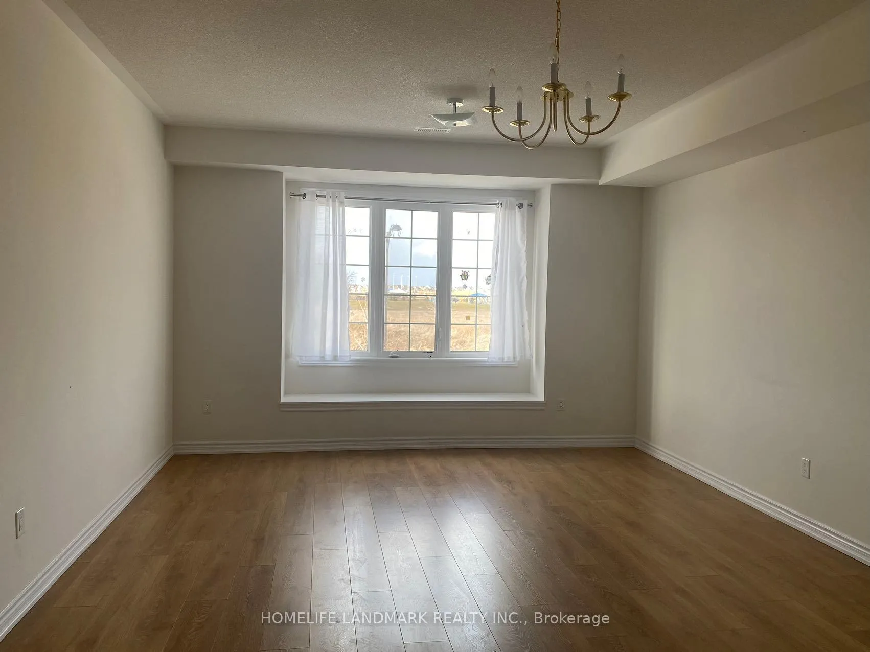 Photo 5 of 157 Rustle Woods Avenue, Markham, Cornell — HOMEH