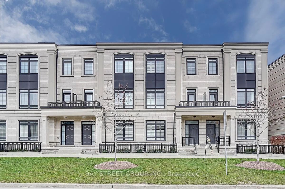 Photo 1 of 74 Village Parkway E, Markham, Unionville — HOMEH
