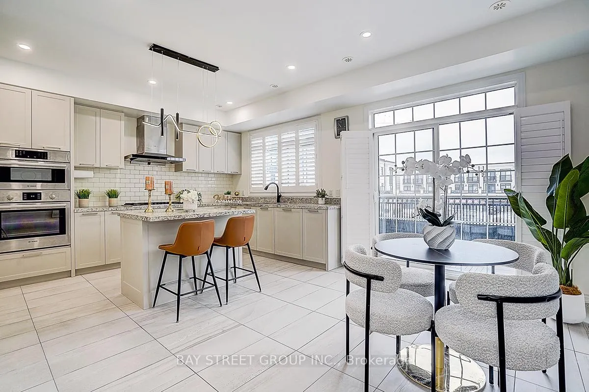 Photo 10 of 74 Village Parkway E, Markham, Unionville — HOMEH