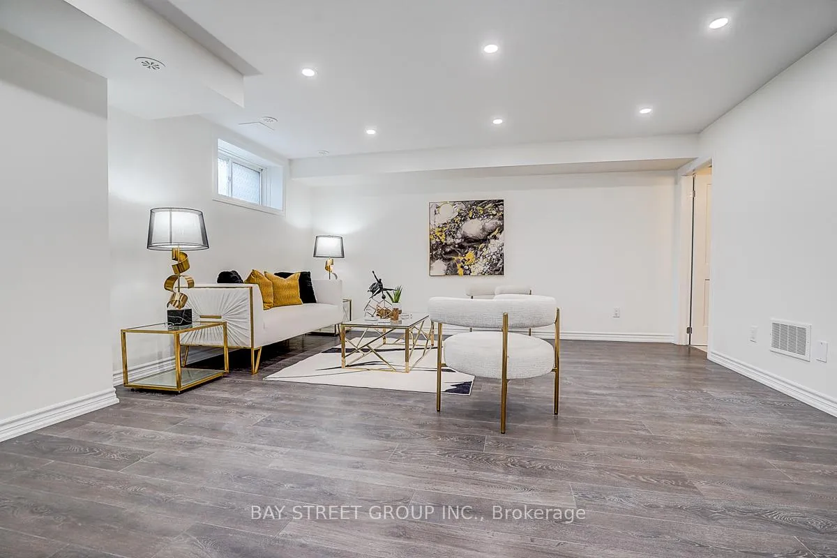 Photo 23 of 74 Village Parkway E, Markham, Unionville — HOMEH