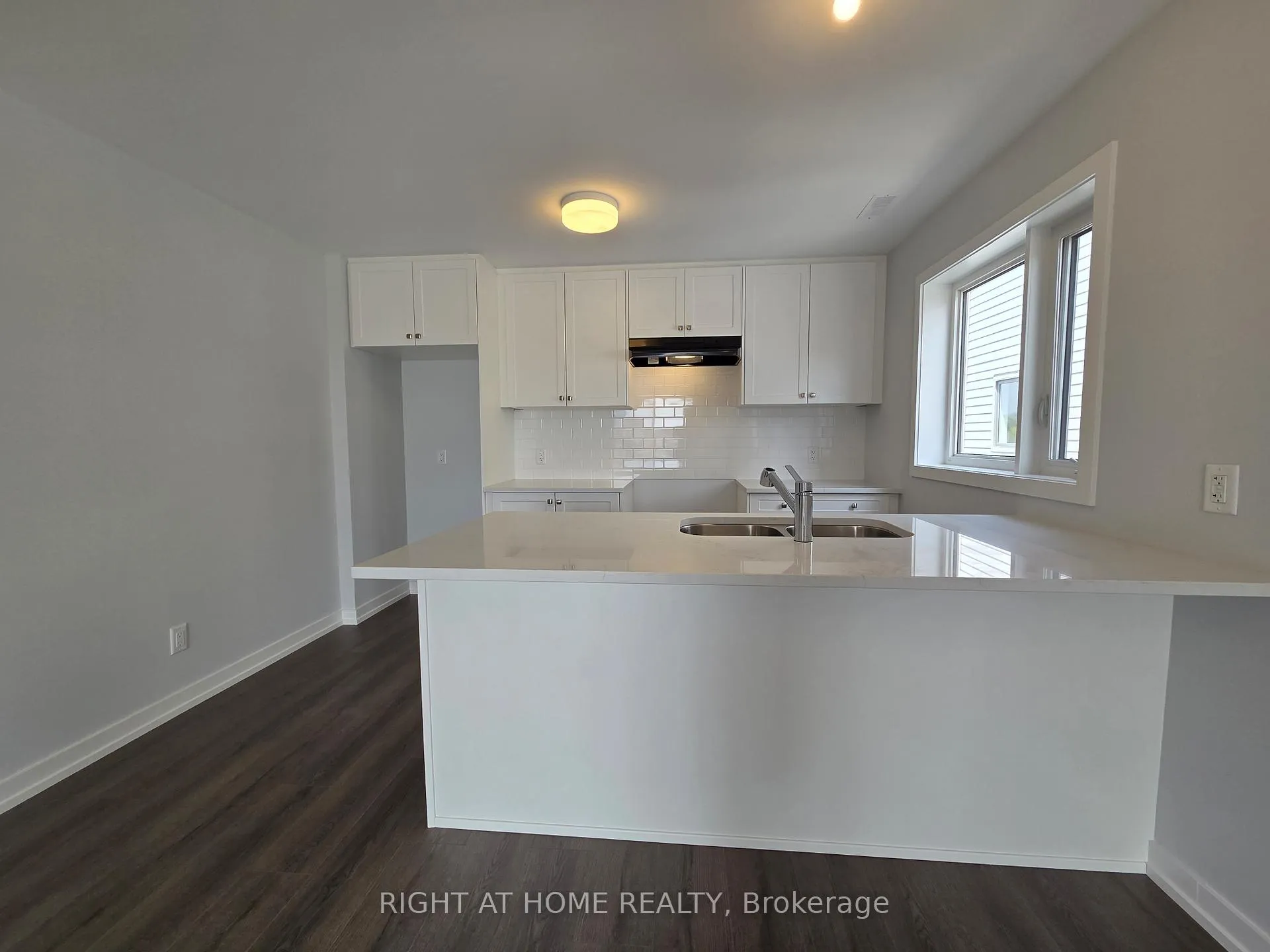Photo 5 of 513 Celestine Private, Ottawa, Barrhaven - Heritage Park — HOMEH